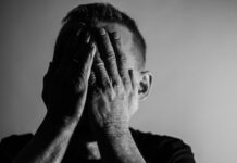 Cómo los discursos alarmistas y las crisis globales afectan la salud mental colectiva