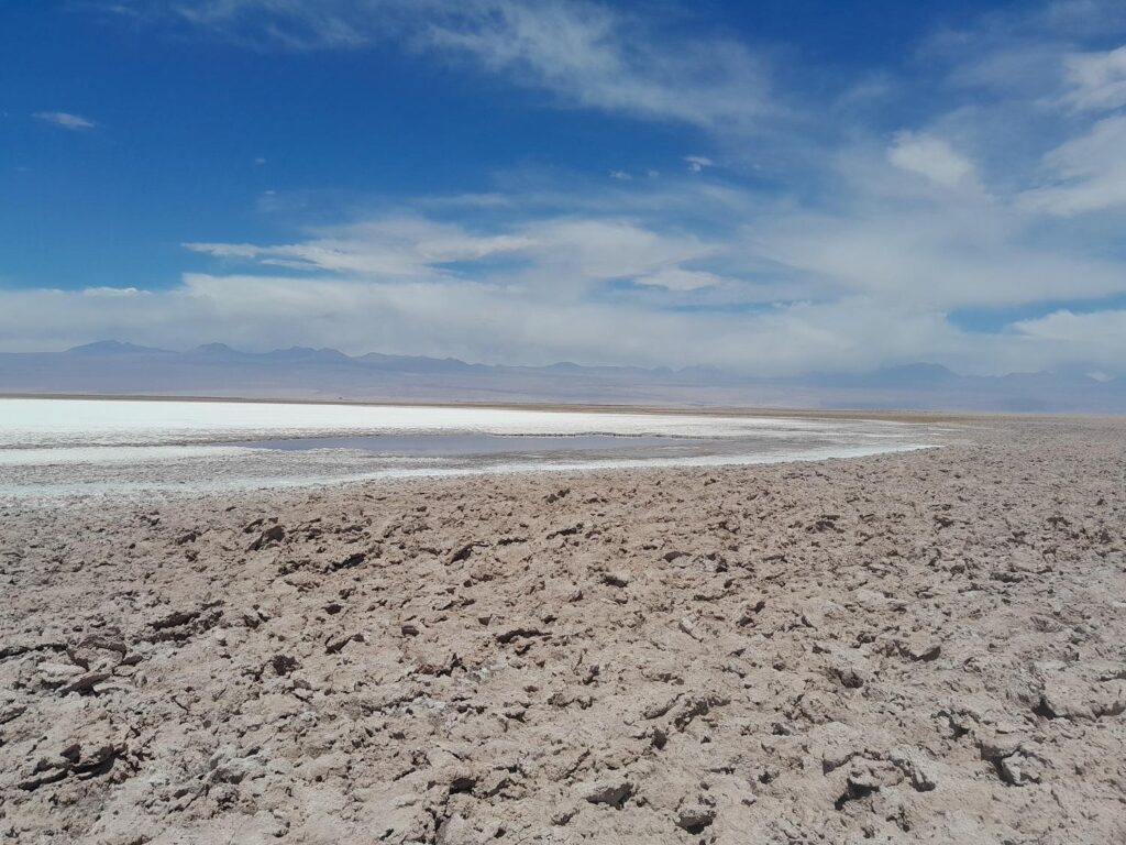 Investigación revela hundimiento de entre 1 y 2 cm anuales del Salar de ...